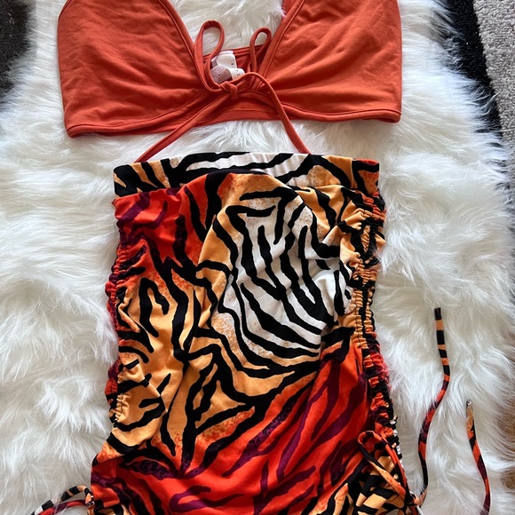 Two piece set - Picture 2 of 5